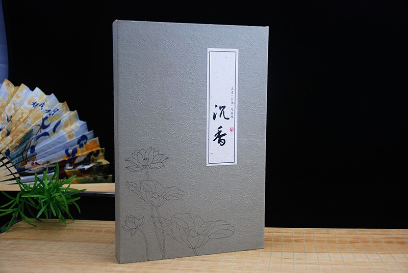 沉香灰色装